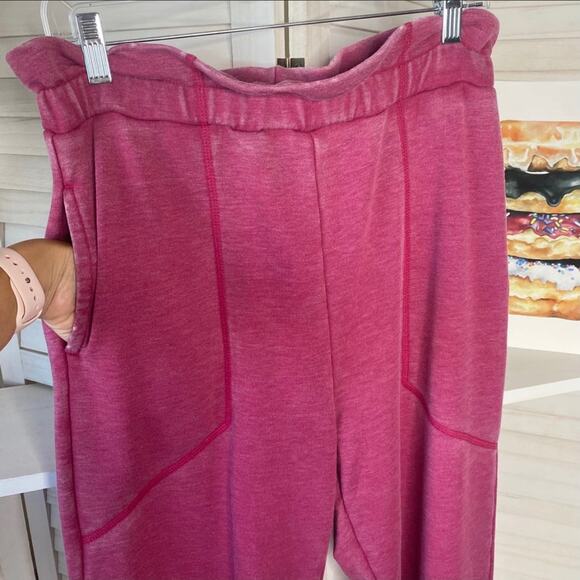 7 For All Mankind pink ankle cropped jogger Pants - Picture 5 of 9